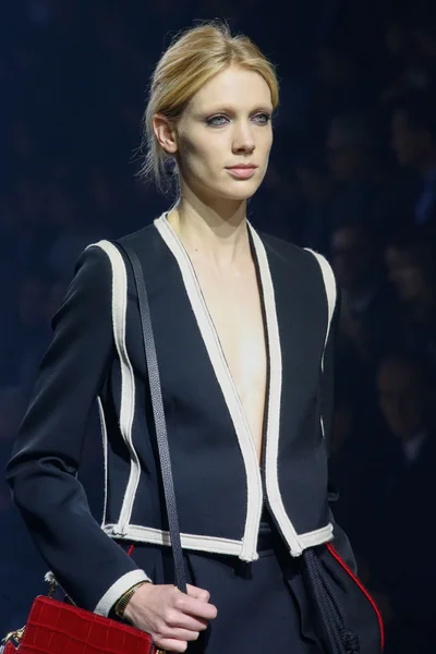 Look 10